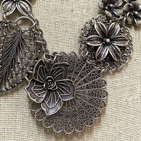 RETIRED Premier Designs BOTANICAL Necklace - Picture 2 of 7